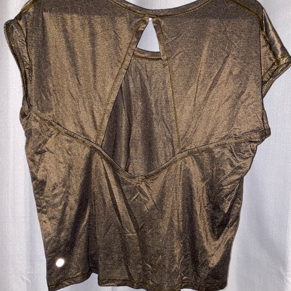 Metallic green lulu crop size 6 - Picture 3 of 4